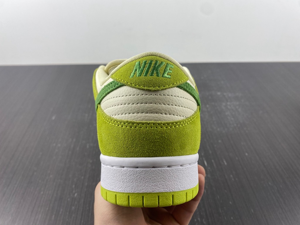 Dunk Low DM0807-300